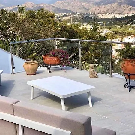 Modern + Infinity Pool. Views In Nerja! نيرخا