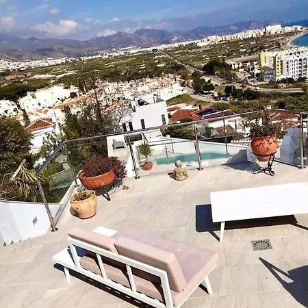 Modern + Infinity Pool. Views In Nerja! نيرخا