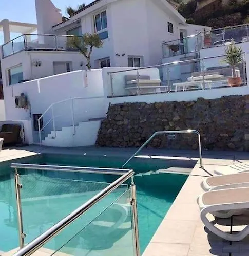 Vila Modern + Infinity Pool. Views In Nerja! Nerja