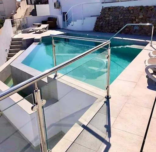 Modern + Infinity Pool. Views In Nerja! * ネルハ