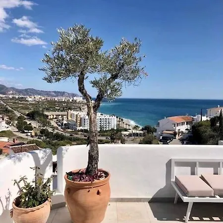 Modern + Infinity Pool. Views In Nerja! Villa Nerja